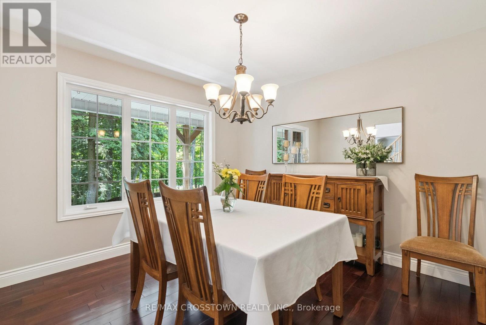 19 Gillespie Trail S, Essa, Ontario  L3W 0V1 - Photo 12 - N12577288