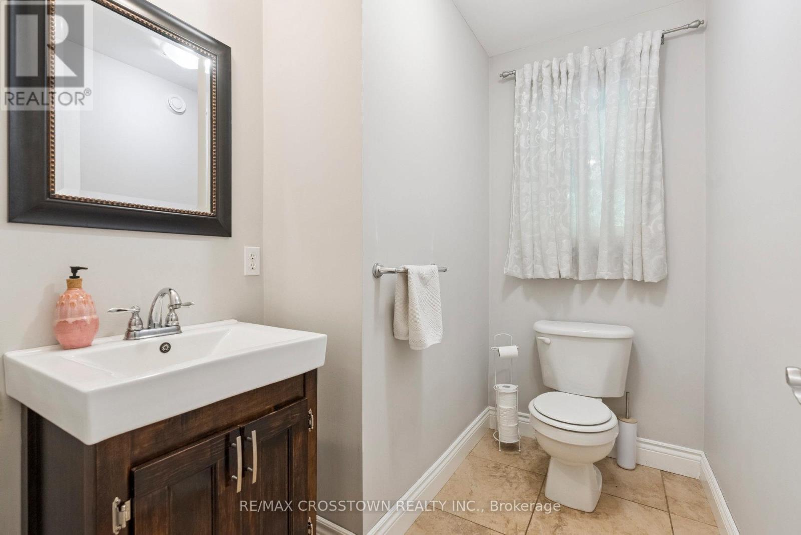 19 Gillespie Trail S, Essa, Ontario  L3W 0V1 - Photo 15 - N12577288