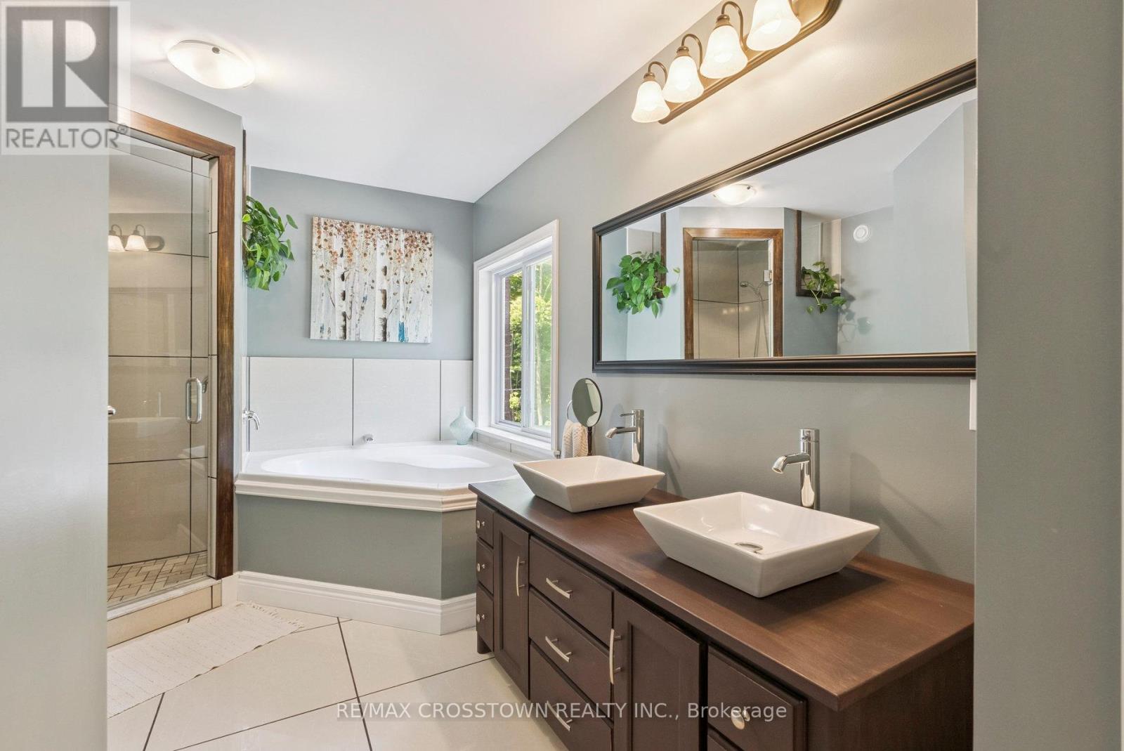 19 Gillespie Trail S, Essa, Ontario  L3W 0V1 - Photo 20 - N12577288