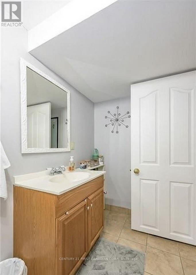111 Lincoln Place, London South, Ontario  N6C 2C3 - Photo 11 - X12639292