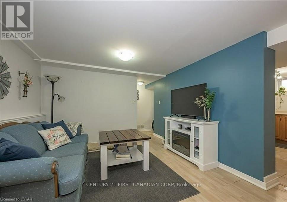 111 Lincoln Place, London South, Ontario  N6C 2C3 - Photo 4 - X12639292