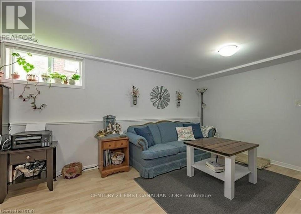 111 Lincoln Place, London South, Ontario  N6C 2C3 - Photo 5 - X12639292