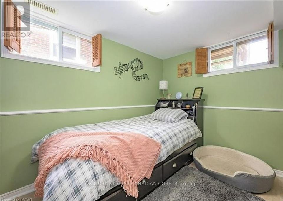 111 Lincoln Place, London South, Ontario  N6C 2C3 - Photo 7 - X12639292