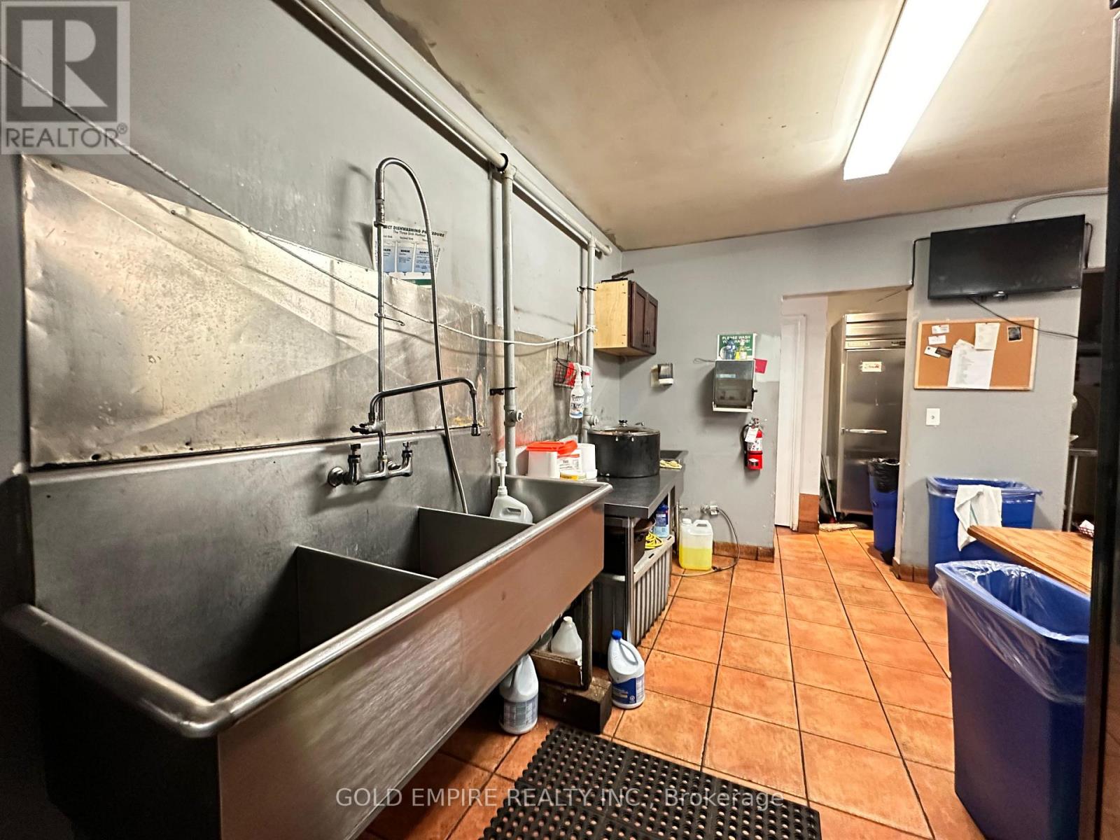 1487 Dundas Street, London East, Ontario  N5W 3B8 - Photo 21 - X12639294