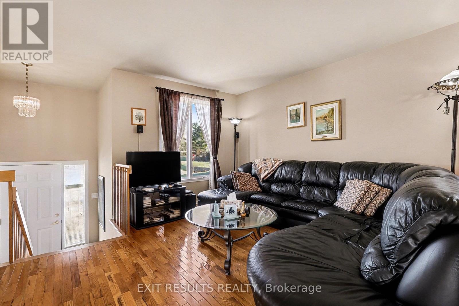 245 Ivan Crescent, Cornwall, Ontario  K6H 7G6 - Photo 5 - X12639262