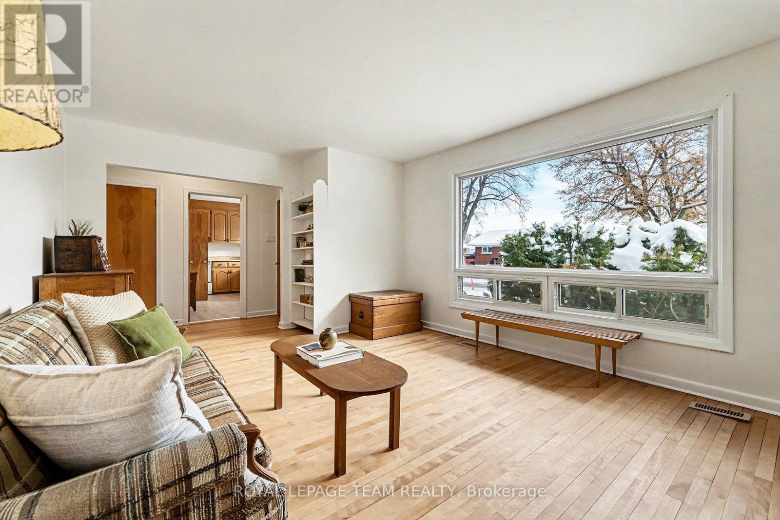 733 Halstead Street, Ottawa, Ontario  K1G 1M5 - Photo 2 - X12639302