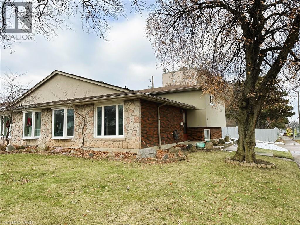 2 COUNTRY CLUB Drive, Hamilton, Ontario