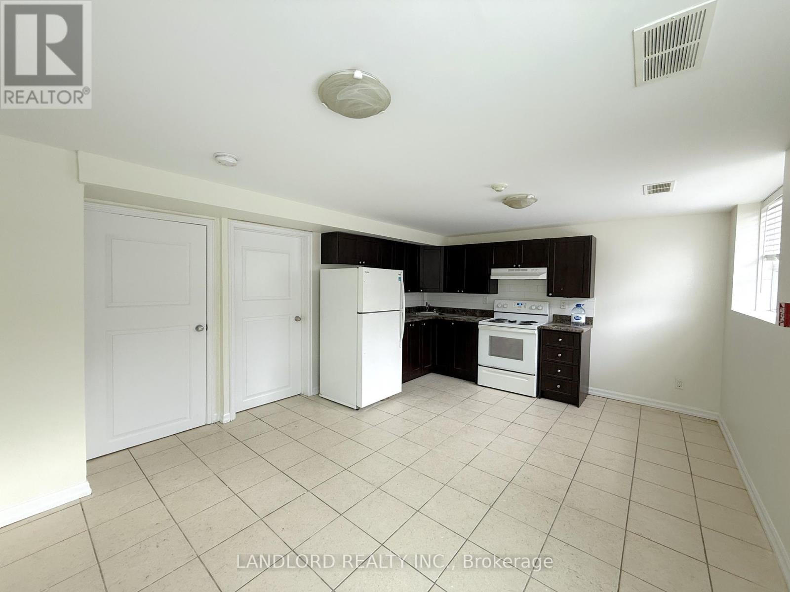 3 - 1 CLINTON STREET, Toronto, Ontario