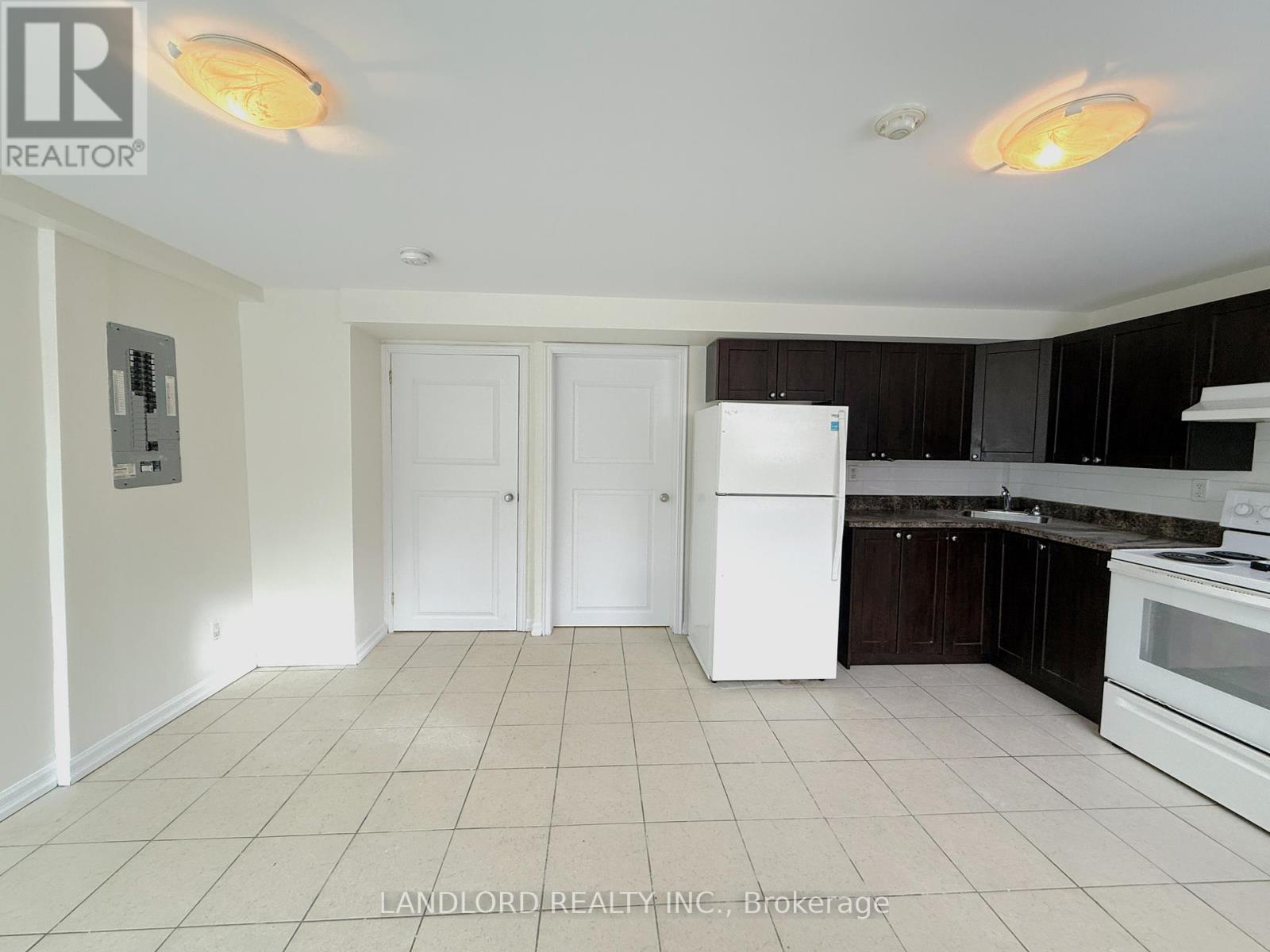 3 - 1 Clinton Street, Toronto, Ontario  M6J 2N8 - Photo 2 - C12639310