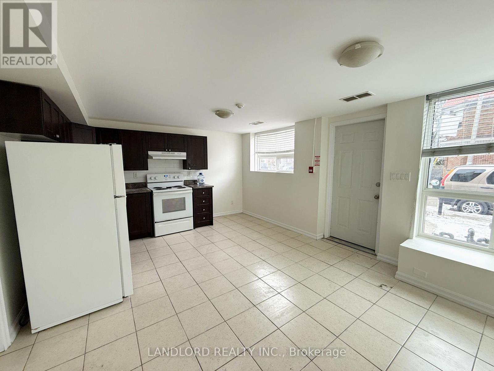 3 - 1 Clinton Street, Toronto, Ontario  M6J 2N8 - Photo 3 - C12639310