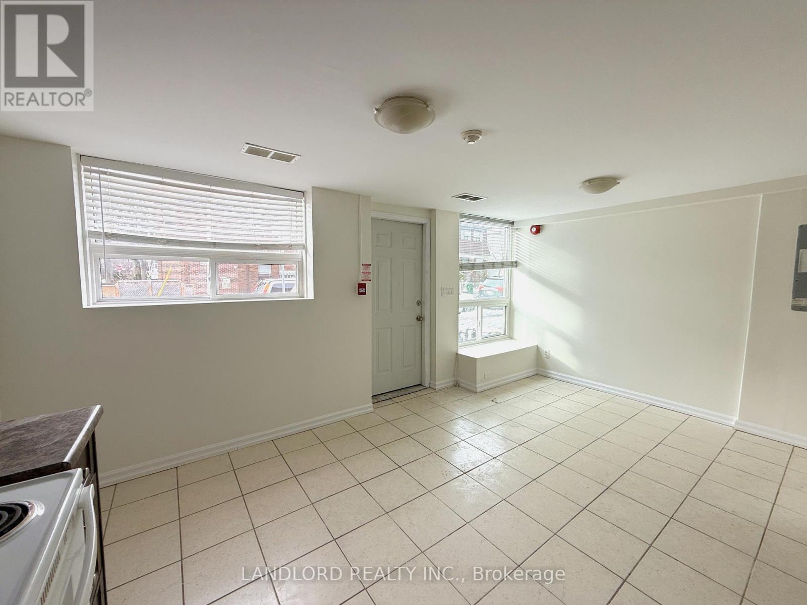 3 - 1 Clinton Street, Toronto, Ontario  M6J 2N8 - Photo 4 - C12639310