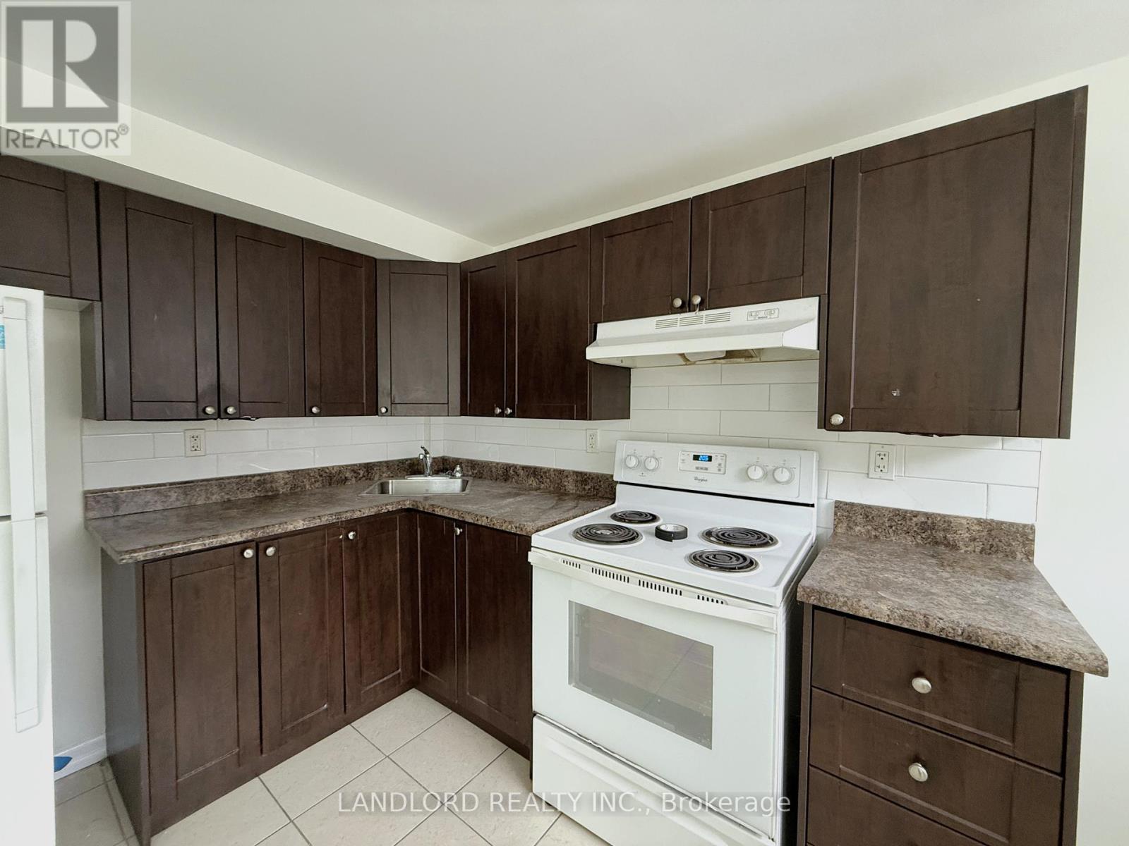 3 - 1 Clinton Street, Toronto, Ontario  M6J 2N8 - Photo 6 - C12639310