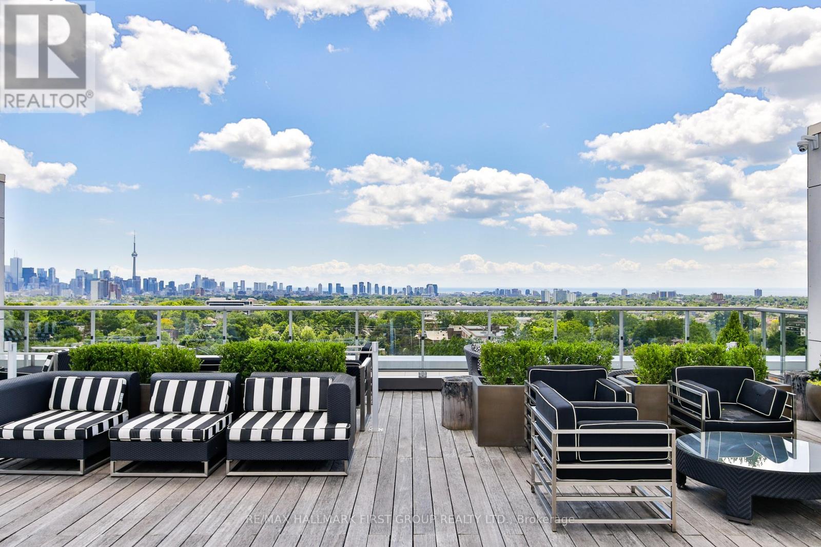 401 - 835 St Clair Avenue W, Toronto, Ontario M6C 2N5 - Photo 11 - C12639324