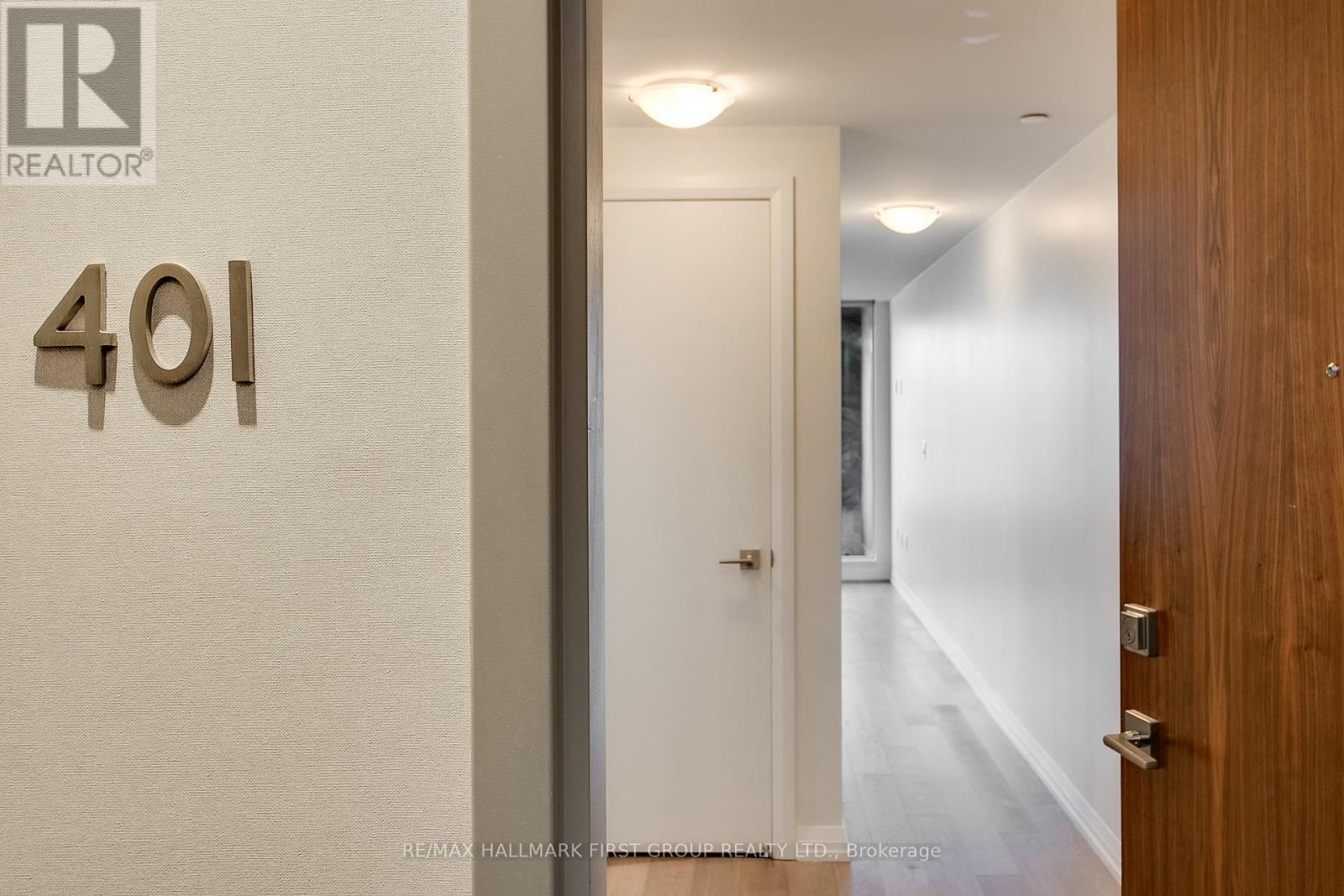 401 - 835 St Clair Avenue W, Toronto, Ontario M6C 2N5 - Photo 3 - C12639324