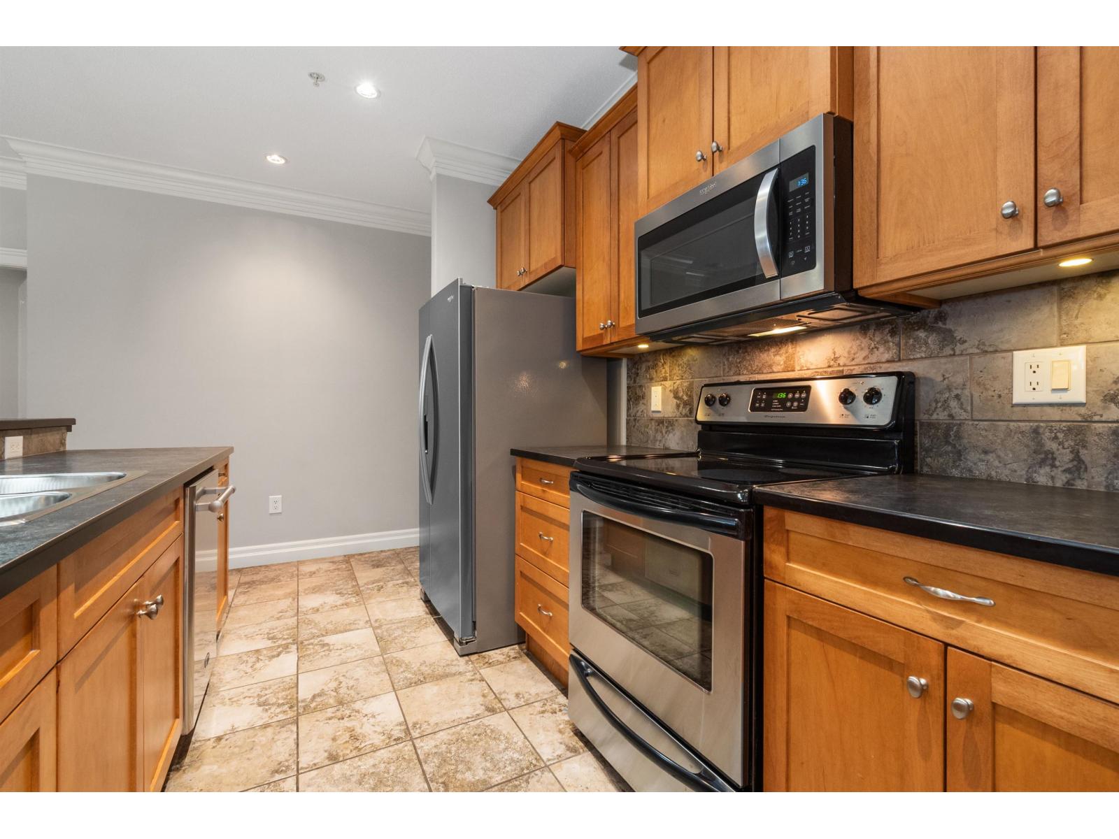 101c 45595 Tamihi Way, Garrison Crossing, Chilliwack, British Columbia  V2R 0G3 - Photo 8 - R3074288