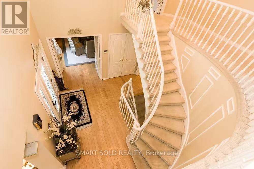 84 Longwater Chase, Markham, Ontario  L3R 4A8 - Photo 4 - N12639306