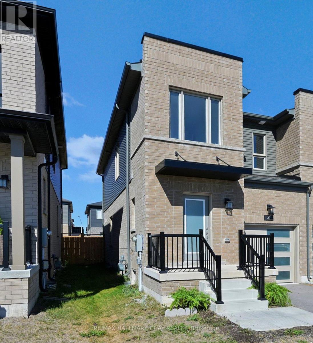 37 Turnberry Lane, Barrie (Painswick South), Ontario  L9J 0M8 - Photo 2 - S12639266