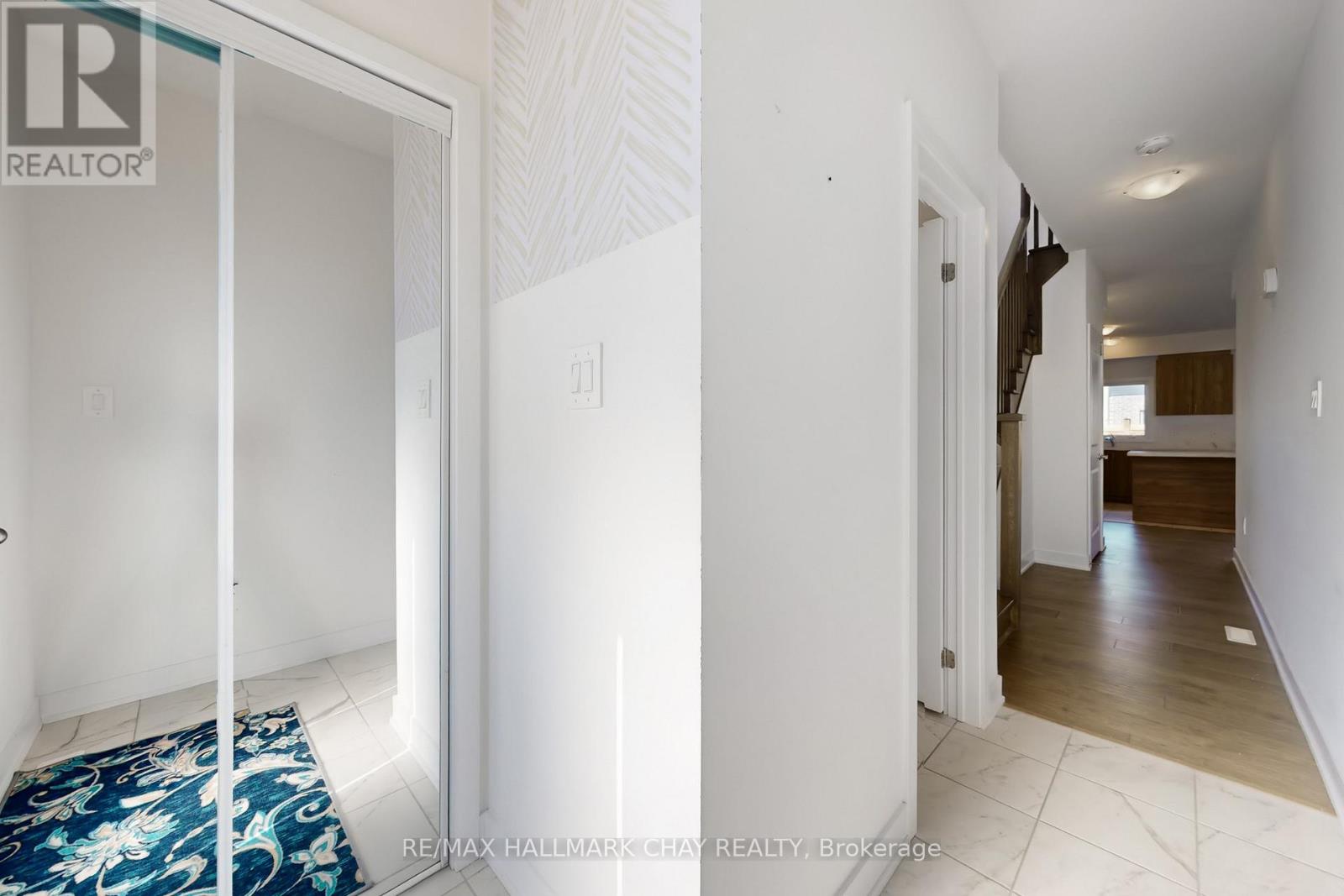 37 Turnberry Lane, Barrie (Painswick South), Ontario  L9J 0M8 - Photo 4 - S12639266