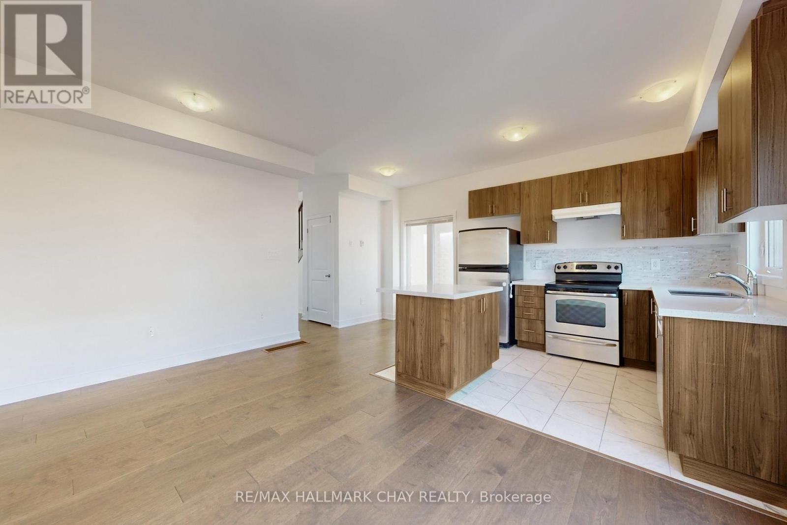 37 Turnberry Lane, Barrie (Painswick South), Ontario  L9J 0M8 - Photo 6 - S12639266