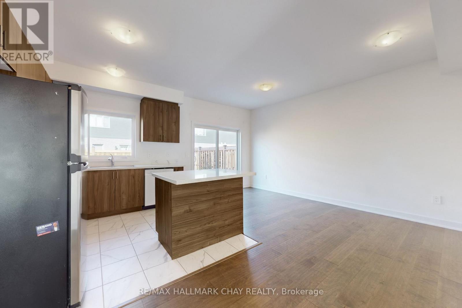 37 Turnberry Lane, Barrie (Painswick South), Ontario  L9J 0M8 - Photo 8 - S12639266