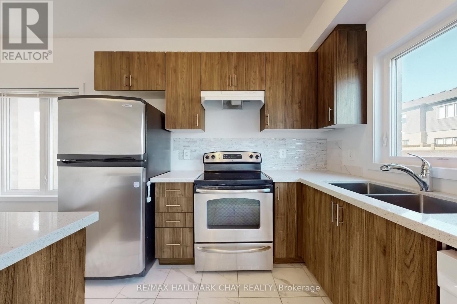 37 Turnberry Lane, Barrie (Painswick South), Ontario  L9J 0M8 - Photo 9 - S12639266