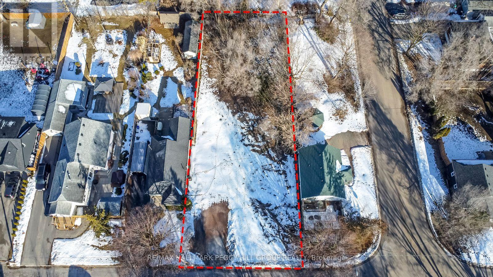 40 Perry Street, Barrie (Queen's Park), Ontario L4N 2G3 - Photo 2 - S12639312