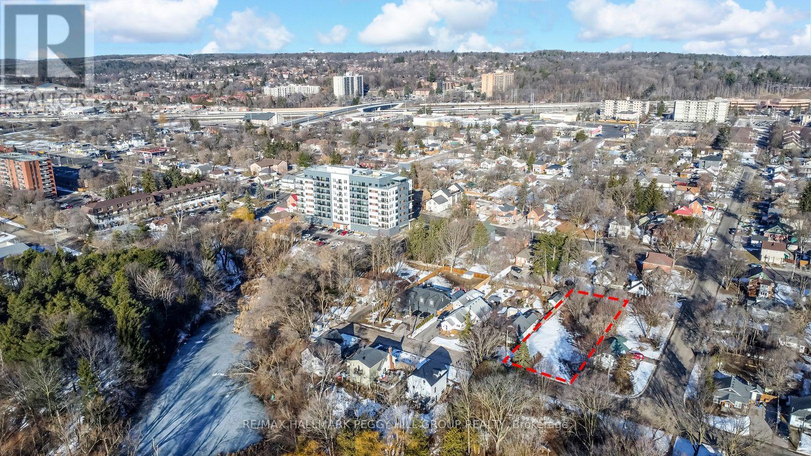 40 Perry Street, Barrie (Queen's Park), Ontario L4N 2G3 - Photo 4 - S12639312