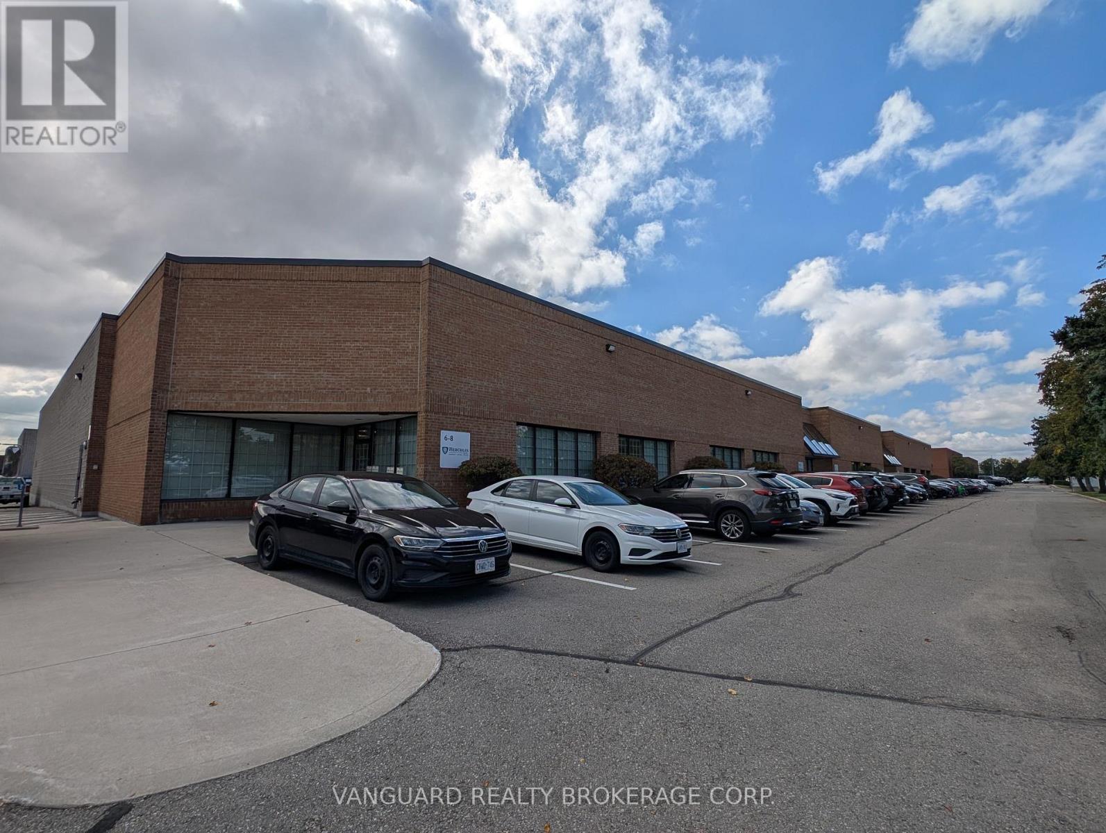 8 - 1750 Courtneypark Drive, Mississauga, Ontario  L5T 1W1 - Photo 2 - W12424884