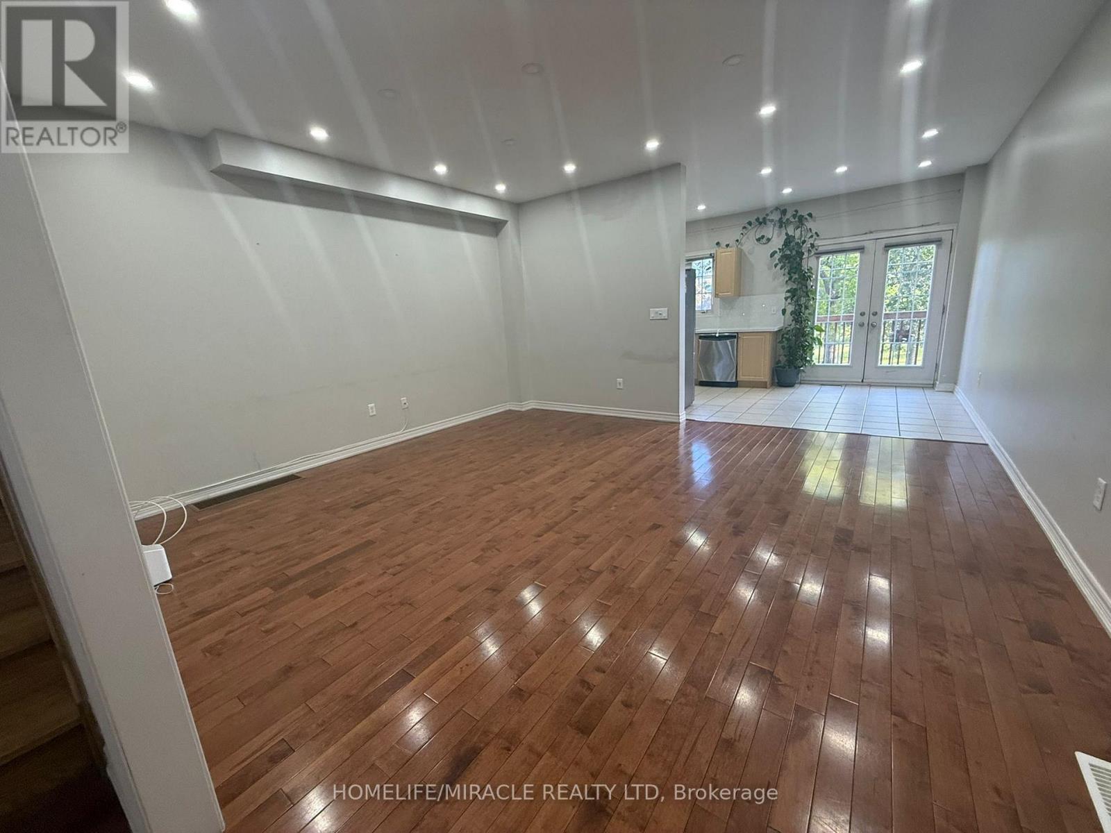 9 Joseph Street, Brampton, Ontario  L6X 0J3 - Photo 4 - W12639334