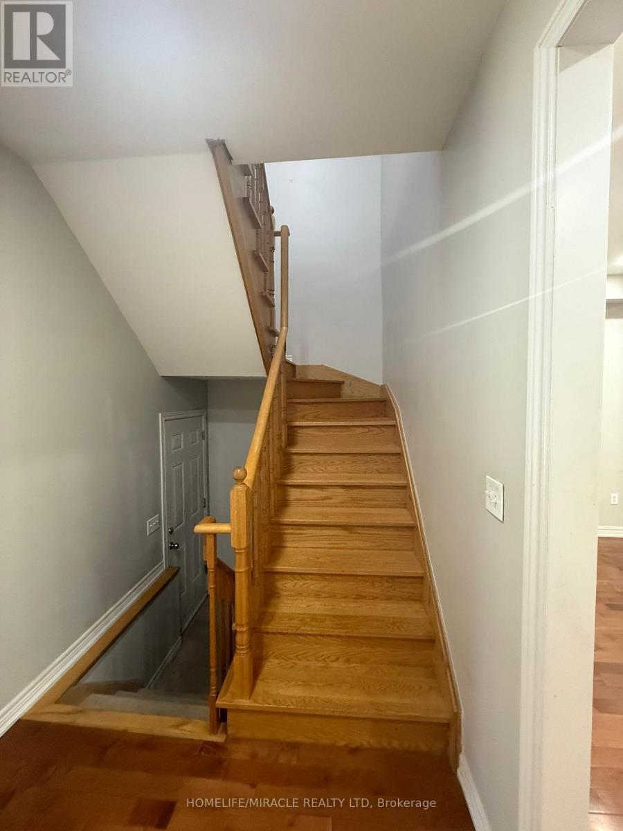 9 Joseph Street, Brampton, Ontario  L6X 0J3 - Photo 7 - W12639334