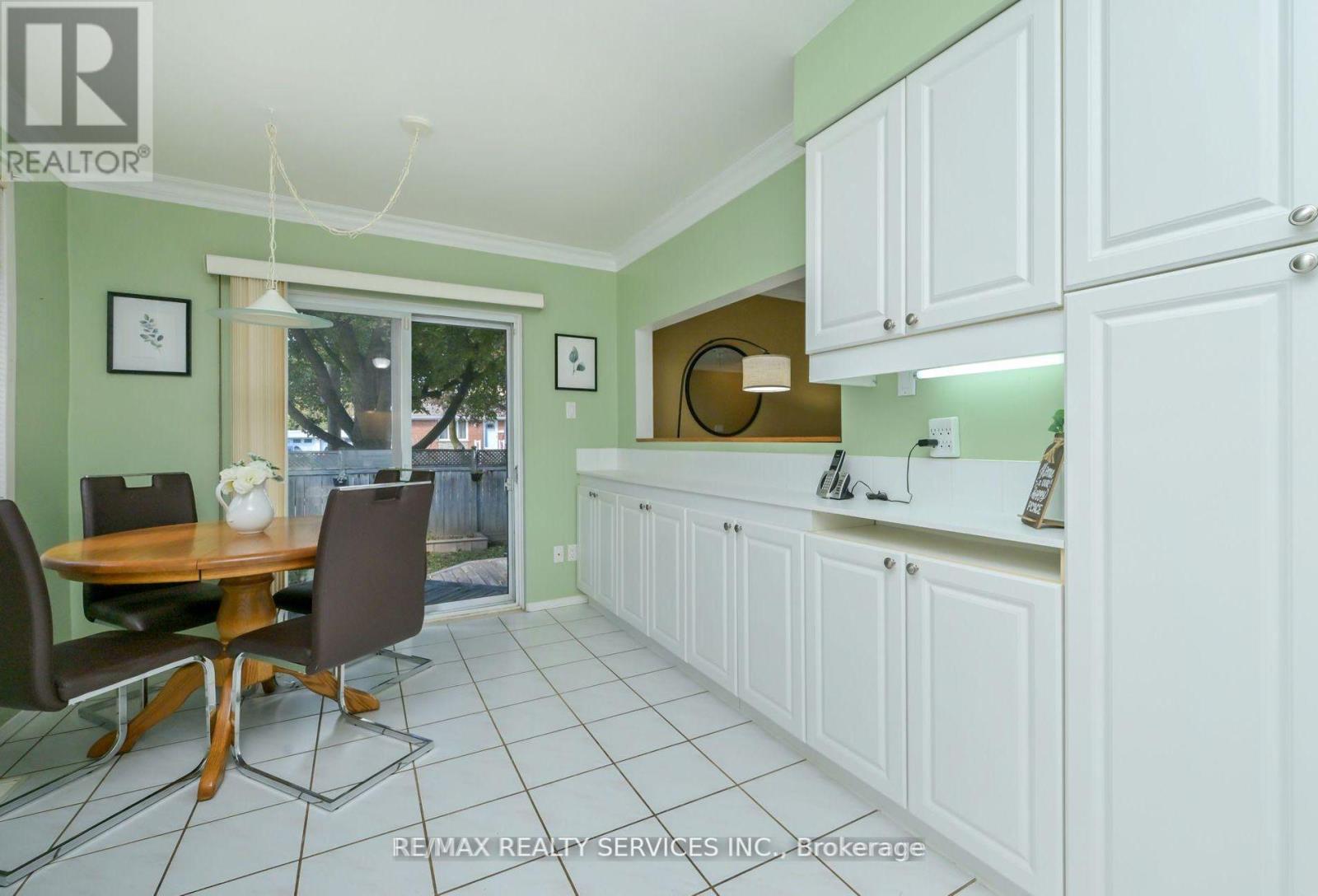 31 Brisco Street, Brampton, Ontario  L6V 1X1 - Photo 10 - W12639346