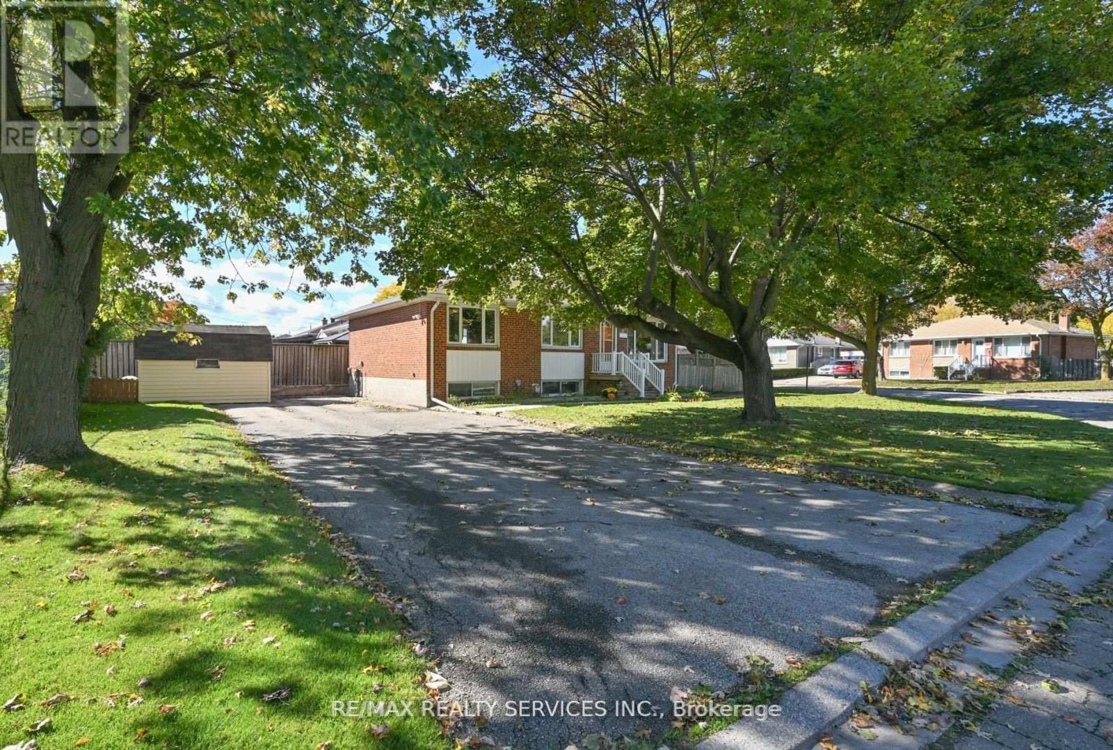 31 Brisco Street, Brampton, Ontario  L6V 1X1 - Photo 24 - W12639346