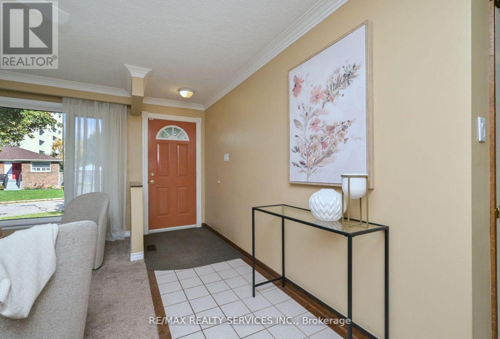 31 Brisco Street, Brampton, Ontario  L6V 1X1 - Photo 6 - W12639346