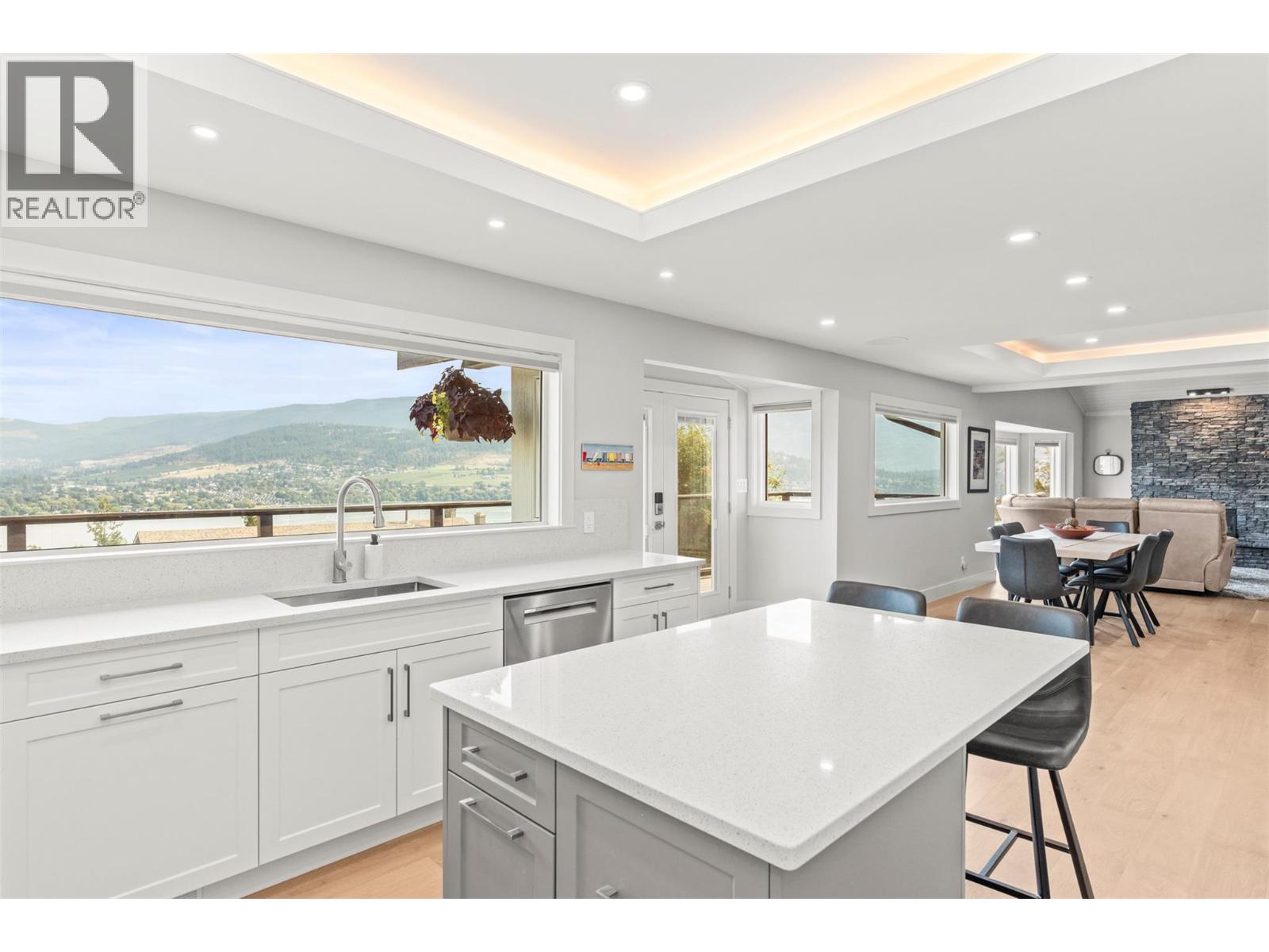 8990 College Drive, Coldstream, British Columbia  V1B 2P6 - Photo 10 - 10371290