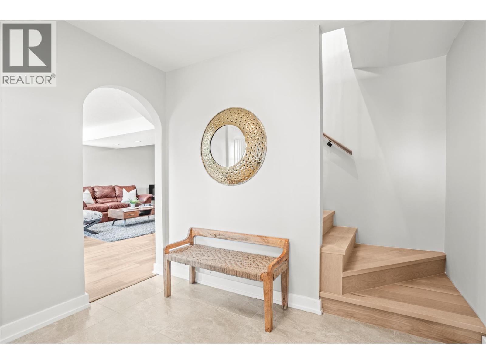 8990 College Drive, Coldstream, British Columbia  V1B 2P6 - Photo 3 - 10371290