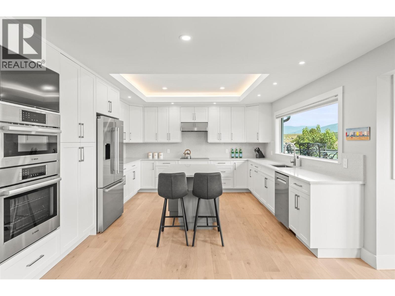 8990 College Drive, Coldstream, British Columbia  V1B 2P6 - Photo 5 - 10371290