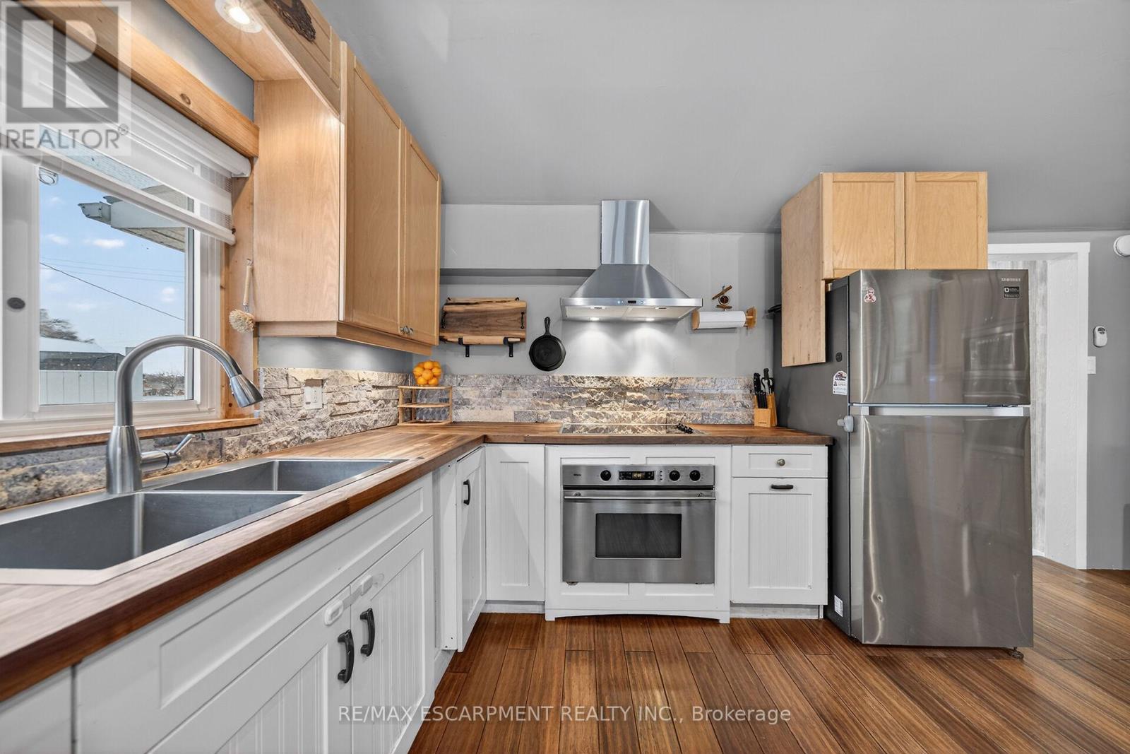 1457 Lakeshore Road, Haldimand, Ontario  N0A 1P0 - Photo 17 - X12639276