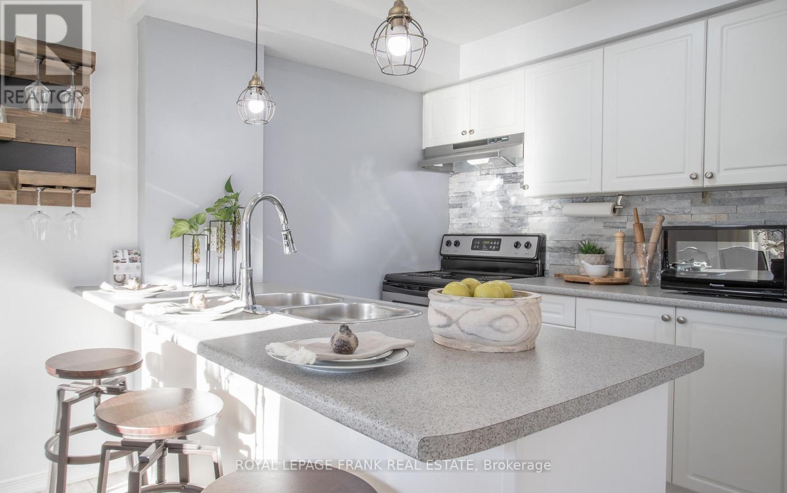 301 - 132 Aspen Springs Drive, Clarington, Ontario  L1C 0H1 - Photo 14 - E12639412