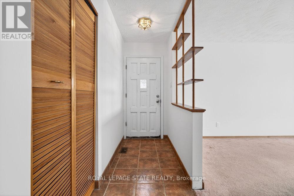 2 Country Club Drive, Hamilton, Ontario  L8K 5W2 - Photo 5 - X12630688