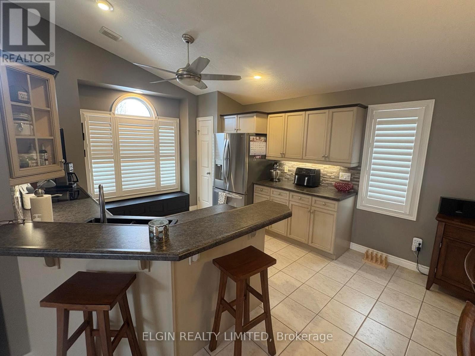 21 Oriole Lane, St. Thomas, Ontario  N5R 6K8 - Photo 8 - X12639374