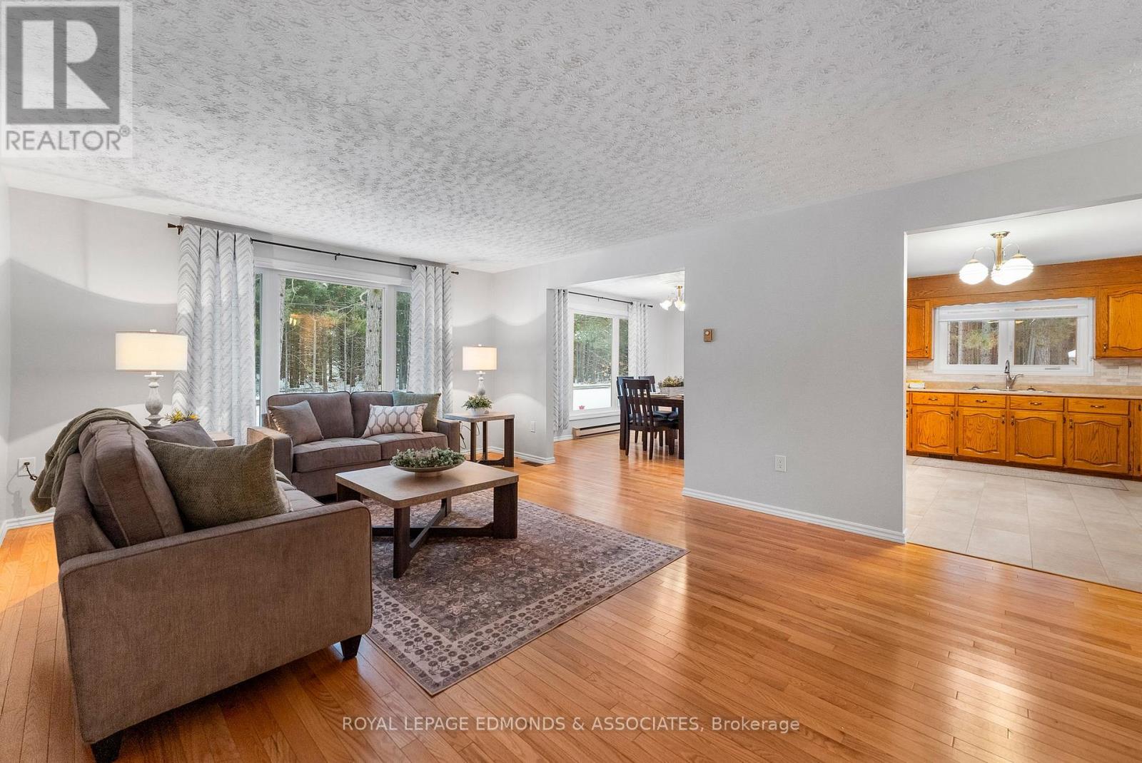 1137 Locksley Road, Laurentian Valley, Ontario  K8A 6W5 - Photo 10 - X12639424