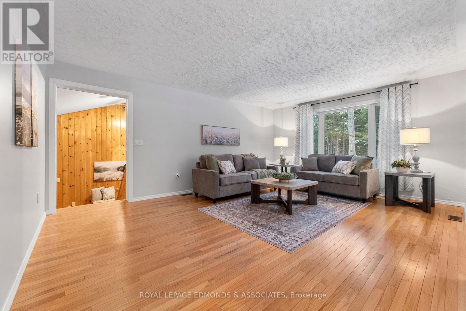 1137 Locksley Road, Laurentian Valley, Ontario  K8A 6W5 - Photo 11 - X12639424