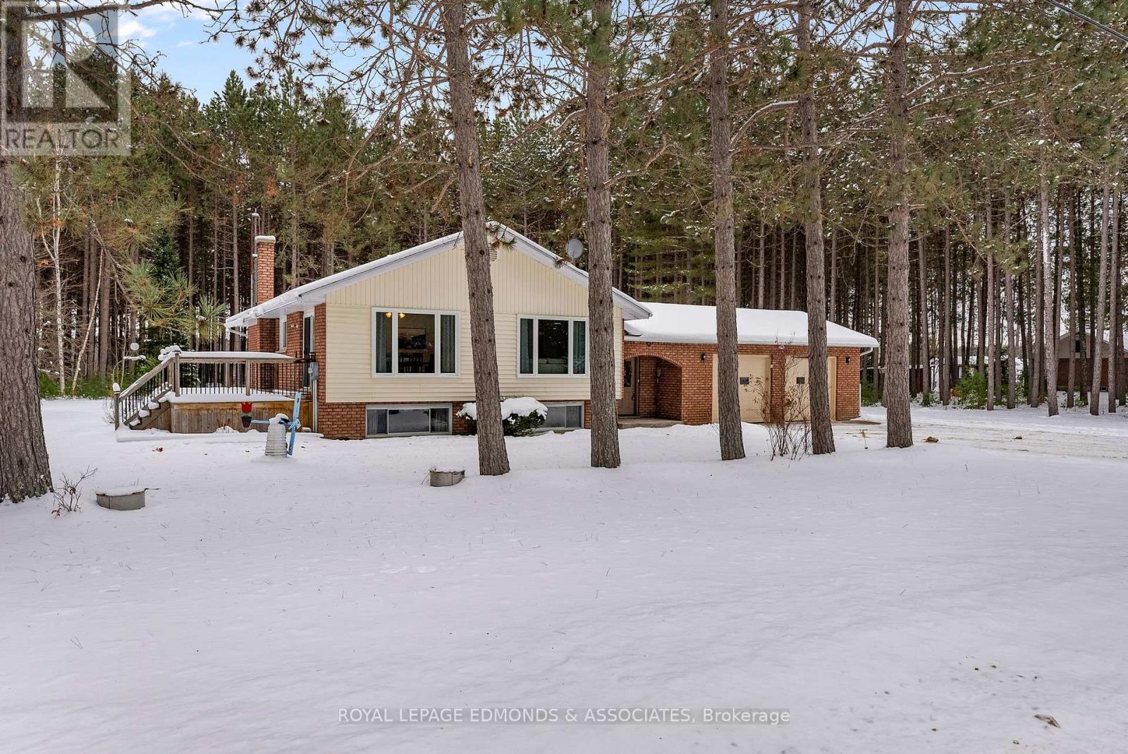 1137 Locksley Road, Laurentian Valley, Ontario  K8A 6W5 - Photo 2 - X12639424