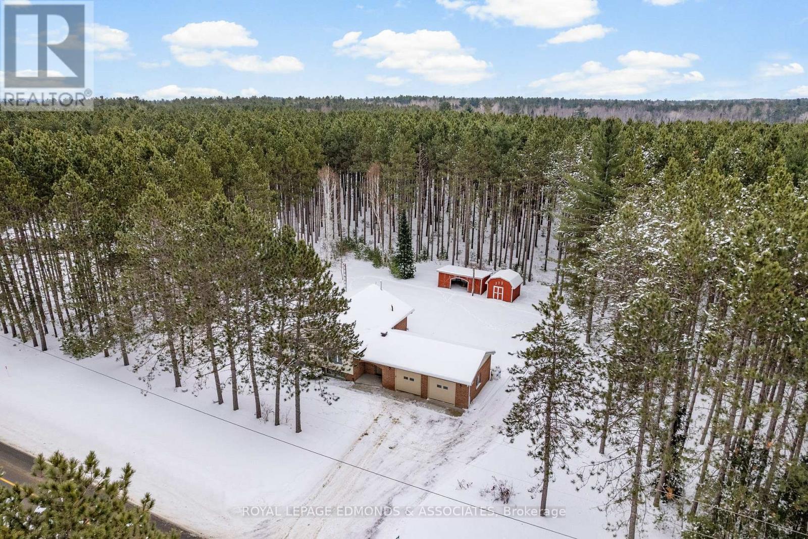 1137 Locksley Road, Laurentian Valley, Ontario  K8A 6W5 - Photo 3 - X12639424