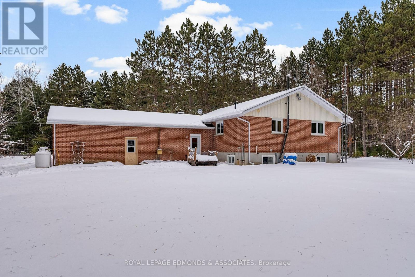 1137 Locksley Road, Laurentian Valley, Ontario  K8A 6W5 - Photo 38 - X12639424