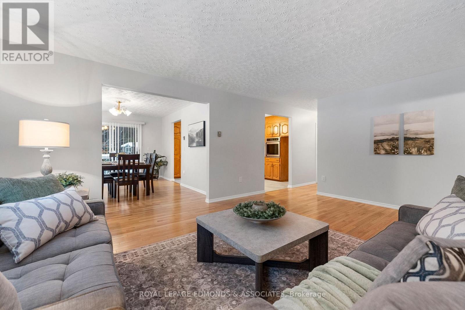 1137 Locksley Road, Laurentian Valley, Ontario  K8A 6W5 - Photo 8 - X12639424