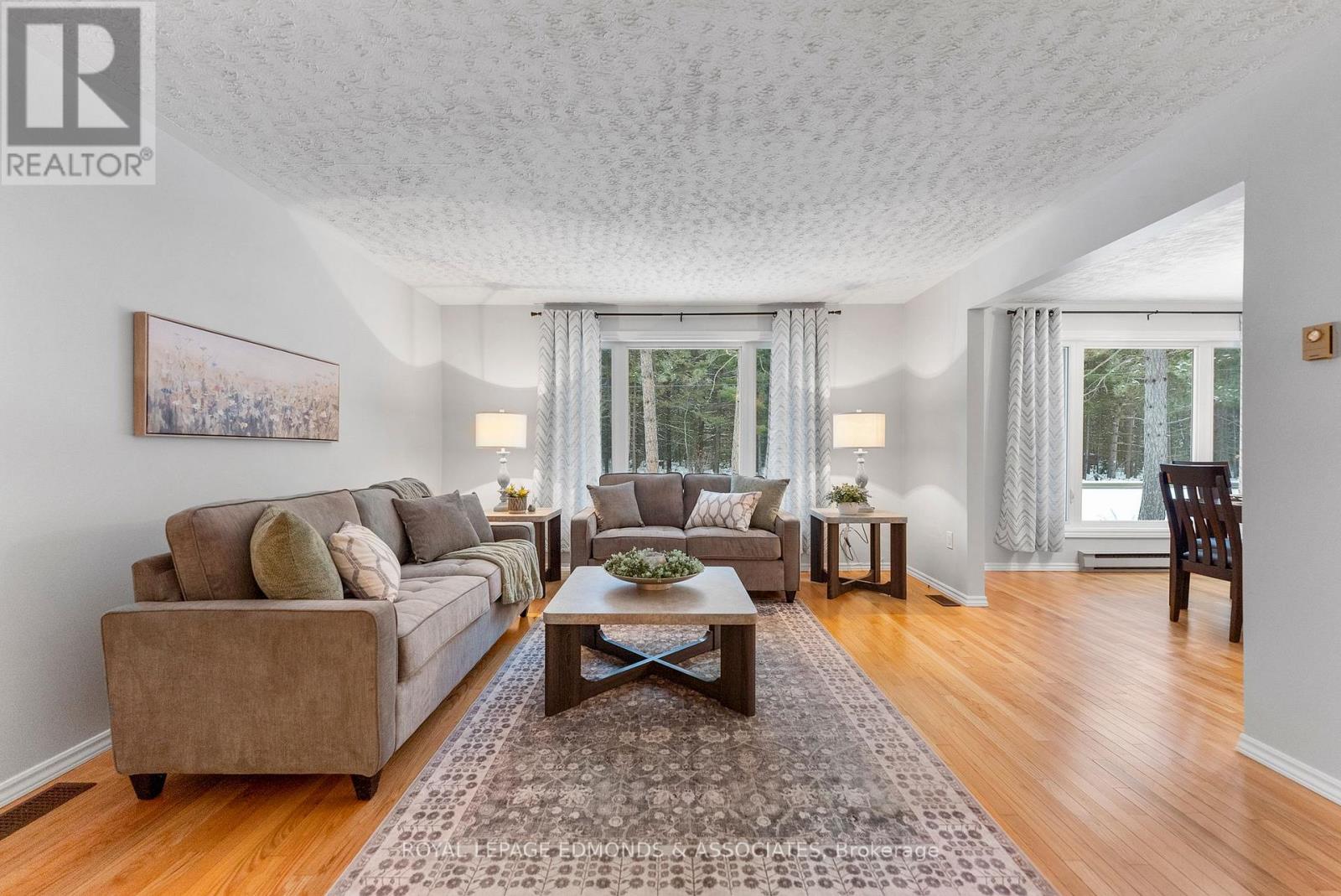 1137 Locksley Road, Laurentian Valley, Ontario  K8A 6W5 - Photo 9 - X12639424