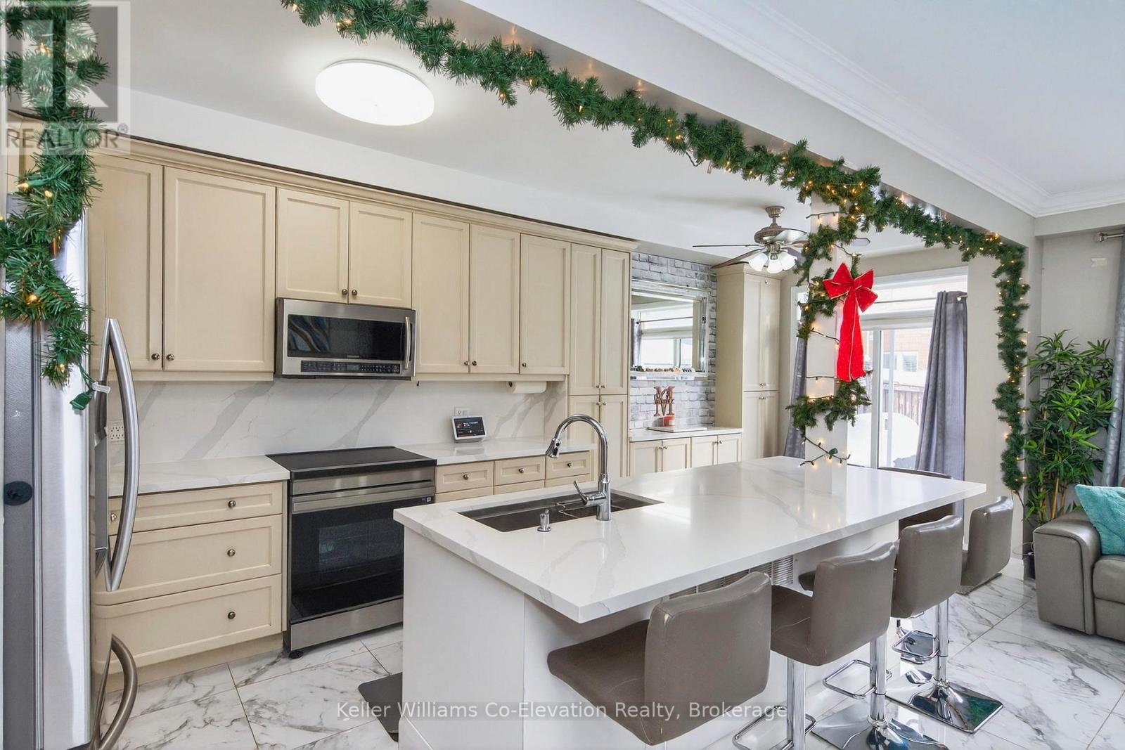 49 Gosnel Circle, Bradford West Gwillimbury, Ontario L3Z 0G2 - Photo 6 - N12639380