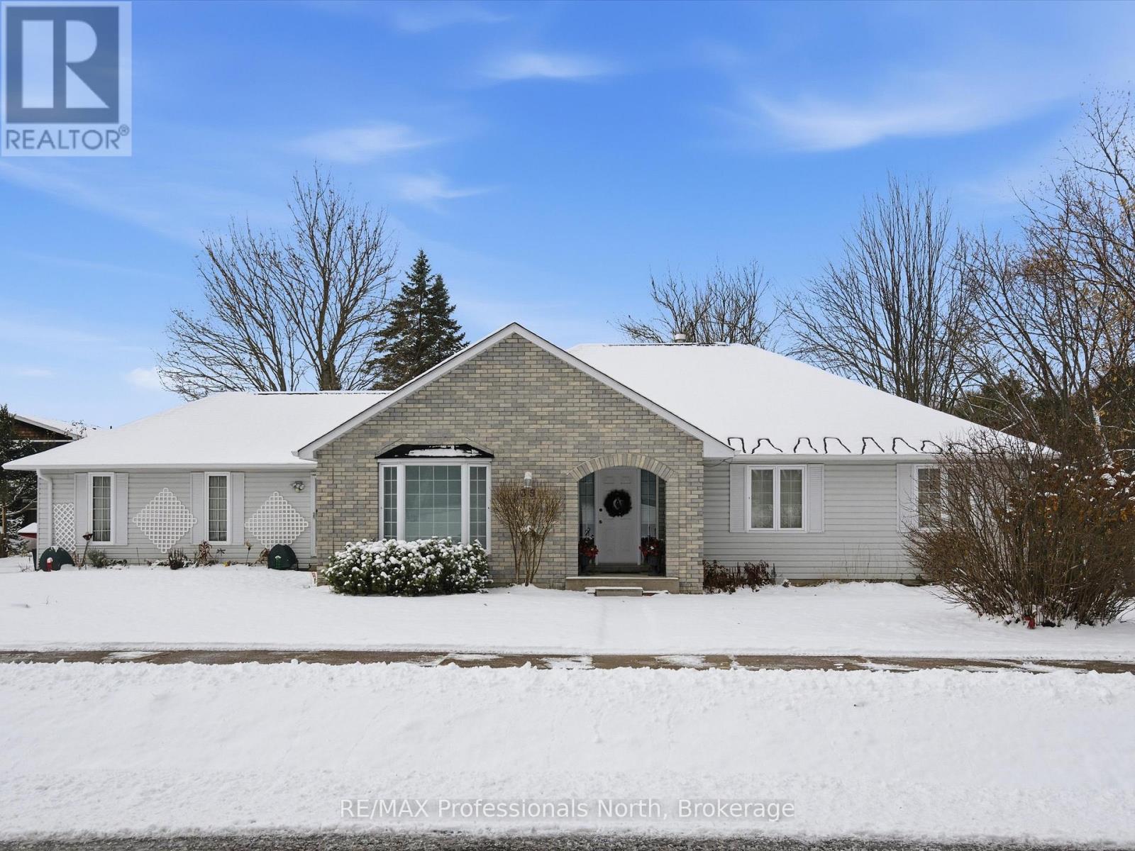 39 Catharine Street, Bracebridge, Ontario P1L 1B1 - Photo 3 - X12639430