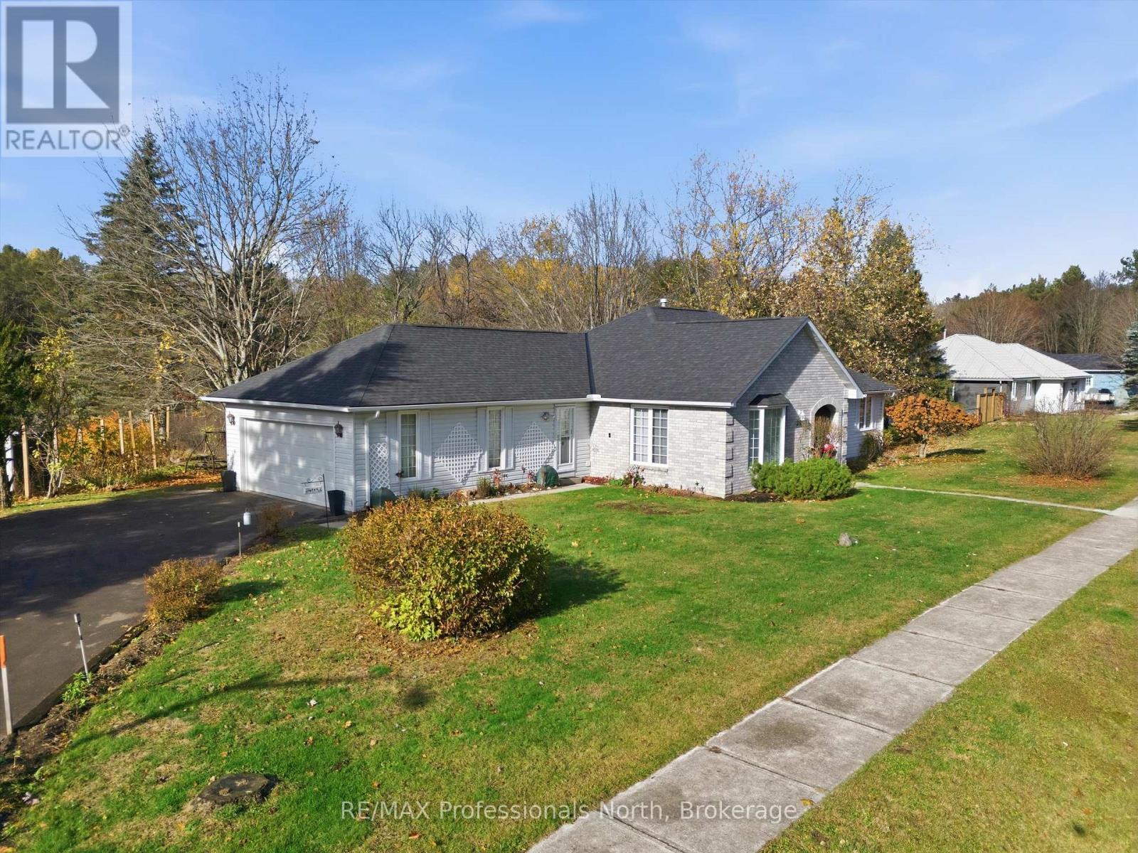 39 Catharine Street, Bracebridge, Ontario P1L 1B1 - Photo 4 - X12639430